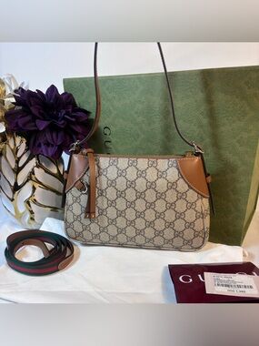 Stunning New Gucci Emblem 2 Way